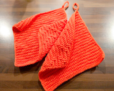 Прихватки в форме квадрата, связанные крючком