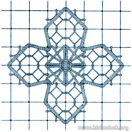 Цветок с лепестками, заполненными воздушнопетельным швом